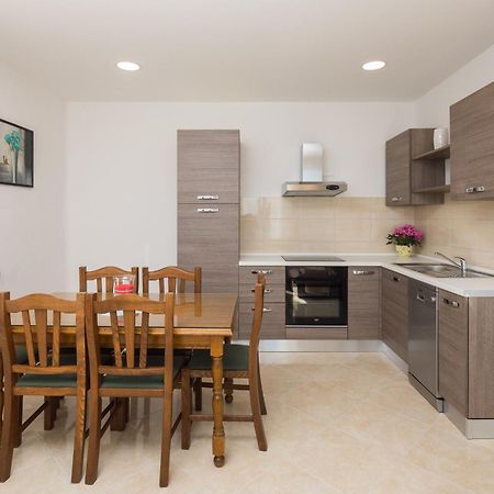 Sandy Beach Apartment Omiš Zewnętrze zdjęcie